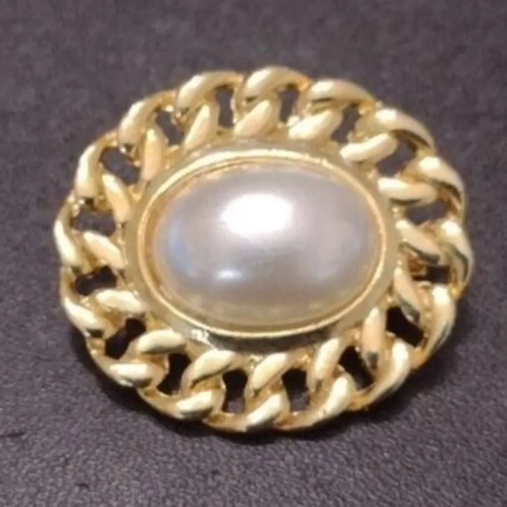 Vintage gold tone oval brooch faux pearl chain